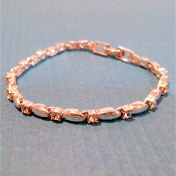 Vintage Avon Silver Tone Faux Diamond Tennis Bracelet - Picture 1 of 3